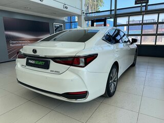 2020 Lexus ES 250 VII, белый, 3919000 рублей, вид 4