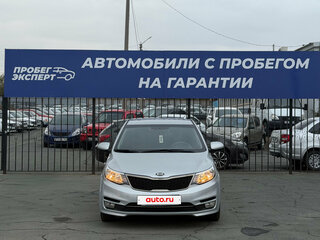 2015 Kia Rio III Рестайлинг, серебристый, 850000 рублей, вид 2