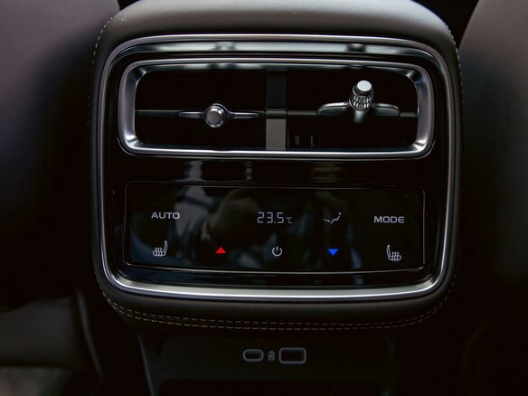 2025 Geely Monjaro I Рестайлинг, белый, 3055000 рублей - вид 17