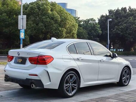 2022 BMW 1 серии 120i III (F52) Рестайлинг, белый, 1350000 рублей, вид 4