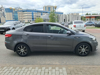 2017 Kia Rio III Рестайлинг, серый, 1074000 рублей, вид 4