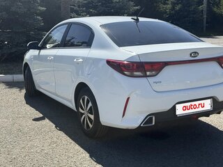 2020 Kia Rio IV Рестайлинг, белый, 1271000 рублей, вид 4