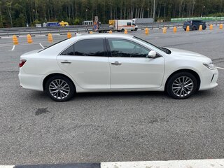 2016 Toyota Camry VII (XV50) Рестайлинг, белый, 2000000 рублей, вид 2