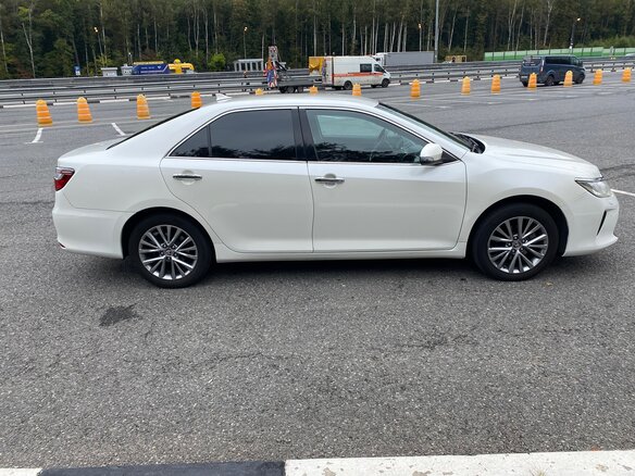 2016 Toyota Camry VII (XV50) Рестайлинг, белый, 2000000 рублей - вид 1