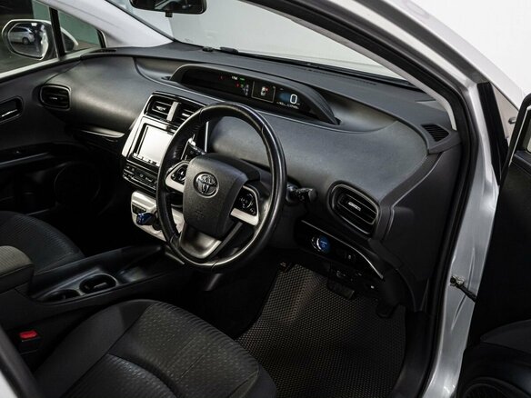 2016 Toyota Prius IV (XW50), серый, 1649000 рублей - вид 8