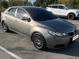 2010 Kia Cerato 6-speed II, серый, 750000 рублей, вид 3