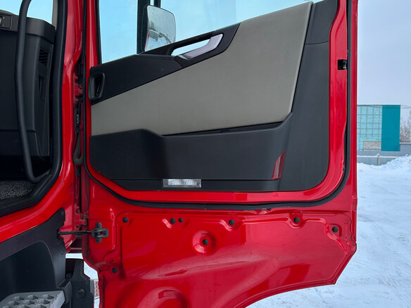 2017 Volvo FH, красный, 8800000 рублей - вид 13