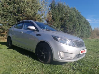 2014 Kia Rio 5-speed III, серебристый, 600000 рублей, вид 2