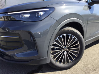 2026 Volkswagen Tiguan III, серый, 5325677 рублей, вид 5