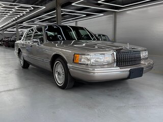 Lincoln Town Car II