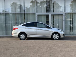 2013 Hyundai Solaris I, серебристый, 849000 рублей, вид 4