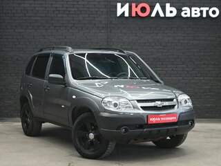 2017 Chevrolet Niva I Рестайлинг, серый, 680000 рублей, вид 3