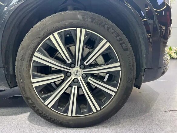 2023 Volvo XC90 II Рестайлинг 1, чёрный, 5956508 рублей - вид 9
