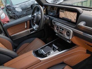 2026 Mercedes-Benz G-Класс AMG 63 AMG II (W465) Рестайлинг, зелёный, 31000000 рублей, вид 4