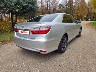2015 Toyota Camry VII (XV50) Рестайлинг, серебристый, 1970000 рублей, вид 5