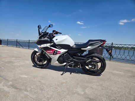 2011 Yamaha XJ6 (FZ6R), белый, 470000 рублей, вид 2