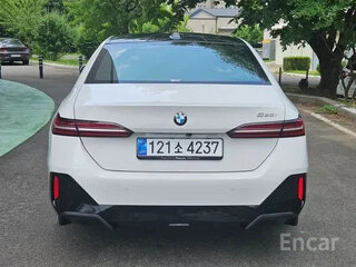 2025 BMW 5 серии 520i VIII (G60/G61/G68), белый, 5870378 рублей, вид 4