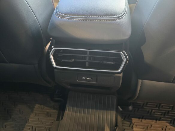 2026 Geely Cityray, серебристый, 3384990 рублей - вид 9