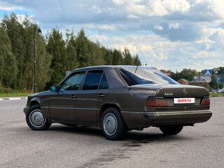 1990 Mercedes-Benz W124 230 4-speed, коричневый, 250000 рублей, вид 5