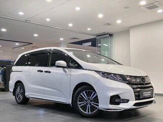 2017 Honda Odyssey V Рестайлинг, белый, 2400000 рублей, вид 1