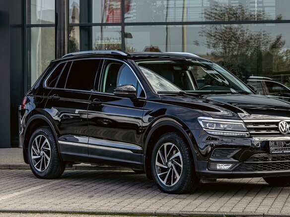 2019 Volkswagen Tiguan II, чёрный, 2655000 рублей - вид 6