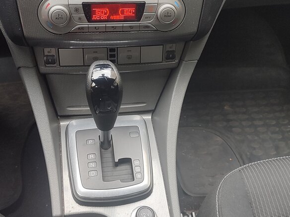 2010 Ford Focus II Рестайлинг, белый, 950000 рублей - вид 4