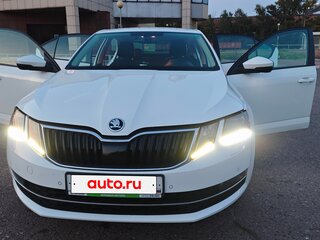 2017 Skoda Octavia III (A7) Рестайлинг, белый, 1850000 рублей, вид 3