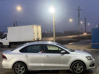 2015 Volkswagen Polo V, серебристый, 600000 рублей, вид 2