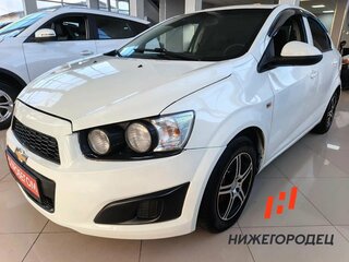 2014 Chevrolet Aveo II, белый, 359000 рублей, вид 1
