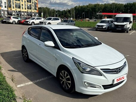 2015 Hyundai Solaris I Рестайлинг, белый, 800000 рублей, вид 3