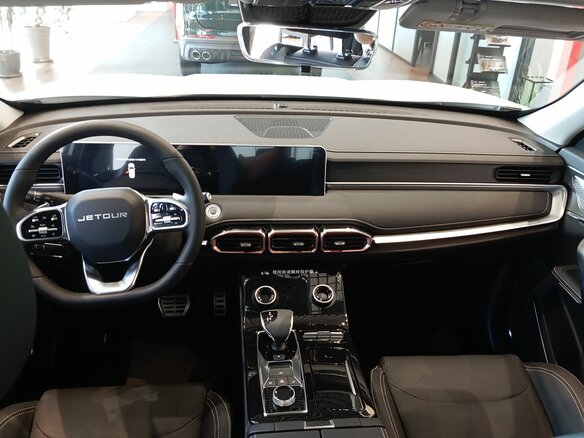 2026 Jetour X70+ I Рестайлинг, белый, 3499000 рублей - вид 9
