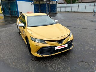 2019 Toyota Camry VIII (XV70), жёлтый, 1800000 рублей, вид 3
