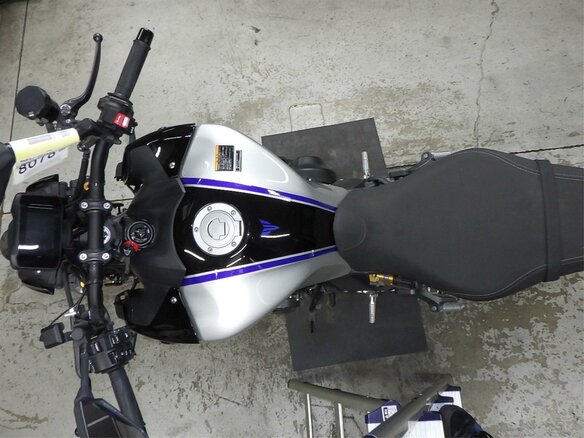 2023 Yamaha MT-09 (FZ-09), серебристый, 1199000 рублей - вид 10