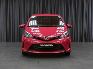 2015 Toyota Vitz III (XP130) Рестайлинг, красный, 869000 рублей, вид 3