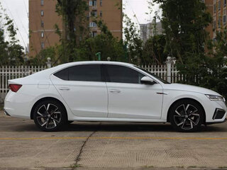 2023 Skoda Octavia IV (A8), белый, 1643000 рублей, вид 4