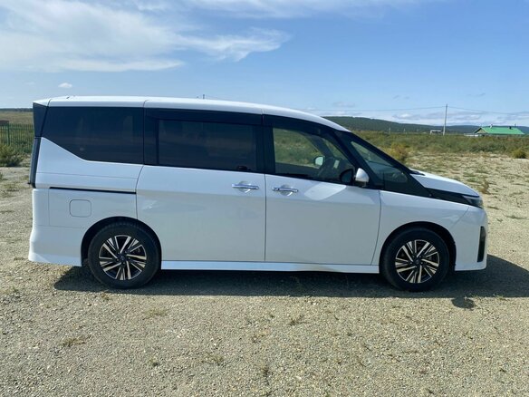 2023 Nissan Serena VI (C28), белый - вид 4
