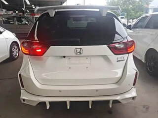 2023 Honda Fit IV Рестайлинг, белый, 1230000 рублей, вид 4