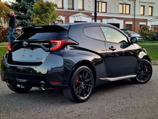 2023 Toyota Yaris IV, чёрный, 4250000 рублей, вид 5