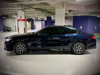 2025 BMW 5 серии 523d xDrive VIII (G60/G61/G68), чёрный, 7390000 рублей, вид 2