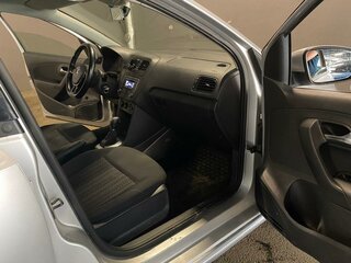 2017 Volkswagen Polo V Рестайлинг, серебристый, 1050000 рублей, вид 5