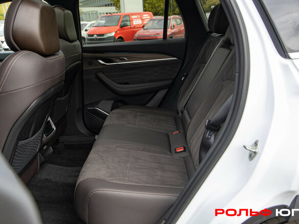 2025 Geely Monjaro (Xingyue L) I Рестайлинг 2 (China Market), белый, 3698000 рублей - вид 7