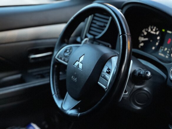 2013 Mitsubishi Outlander III, серый - вид 11