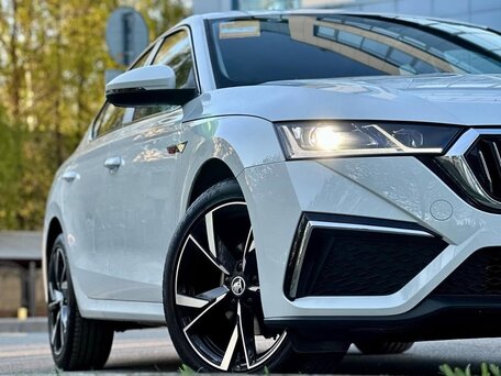 2022 Skoda Octavia IV (A8), белый, 2330000 рублей, вид 2