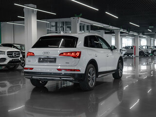 2021 Audi Q5 45 TFSI II (FY) Рестайлинг, белый, 4000000 рублей, вид 5