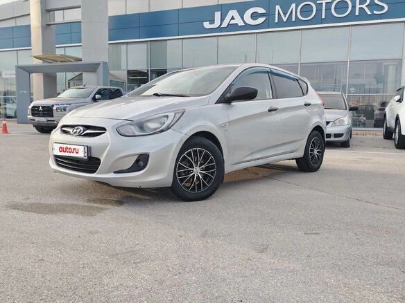 2012 Hyundai Solaris I, серебристый, 490000 рублей