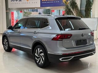 2023 Volkswagen Tiguan L II Рестайлинг (China Market), серебристый, 2651055 рублей, вид 4