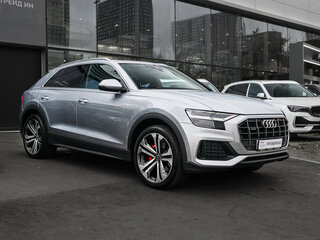2021 Audi Q8 45 TDI I (4M), серый, 7490000 рублей, вид 3