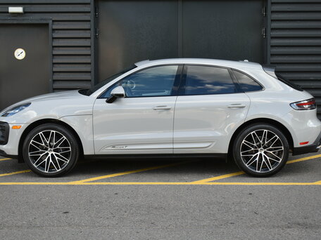 2026 Porsche Macan I Рестайлинг 2, серый, 12350000 рублей, вид 4