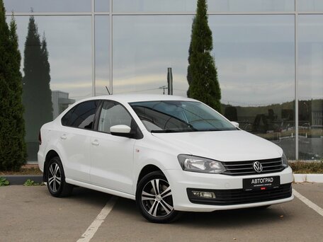 2017 Volkswagen Polo V Рестайлинг, белый, 1010000 рублей, вид 3