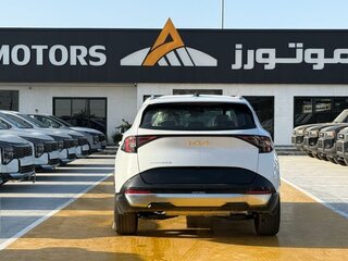 2025 Kia Sportage V Рестайлинг, белый, 3428000 рублей, вид 3